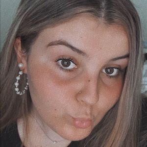 Meet your Posher, Hayley